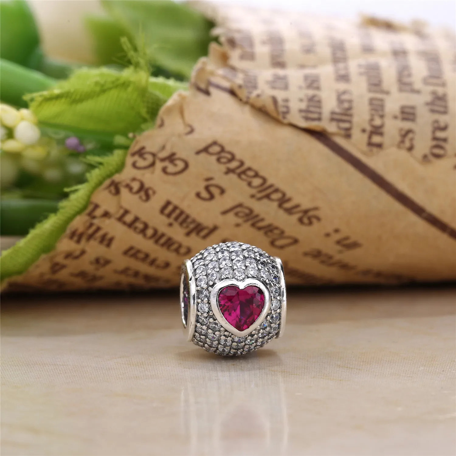 Pandora Captivating Hearts Charm - 791815CZS