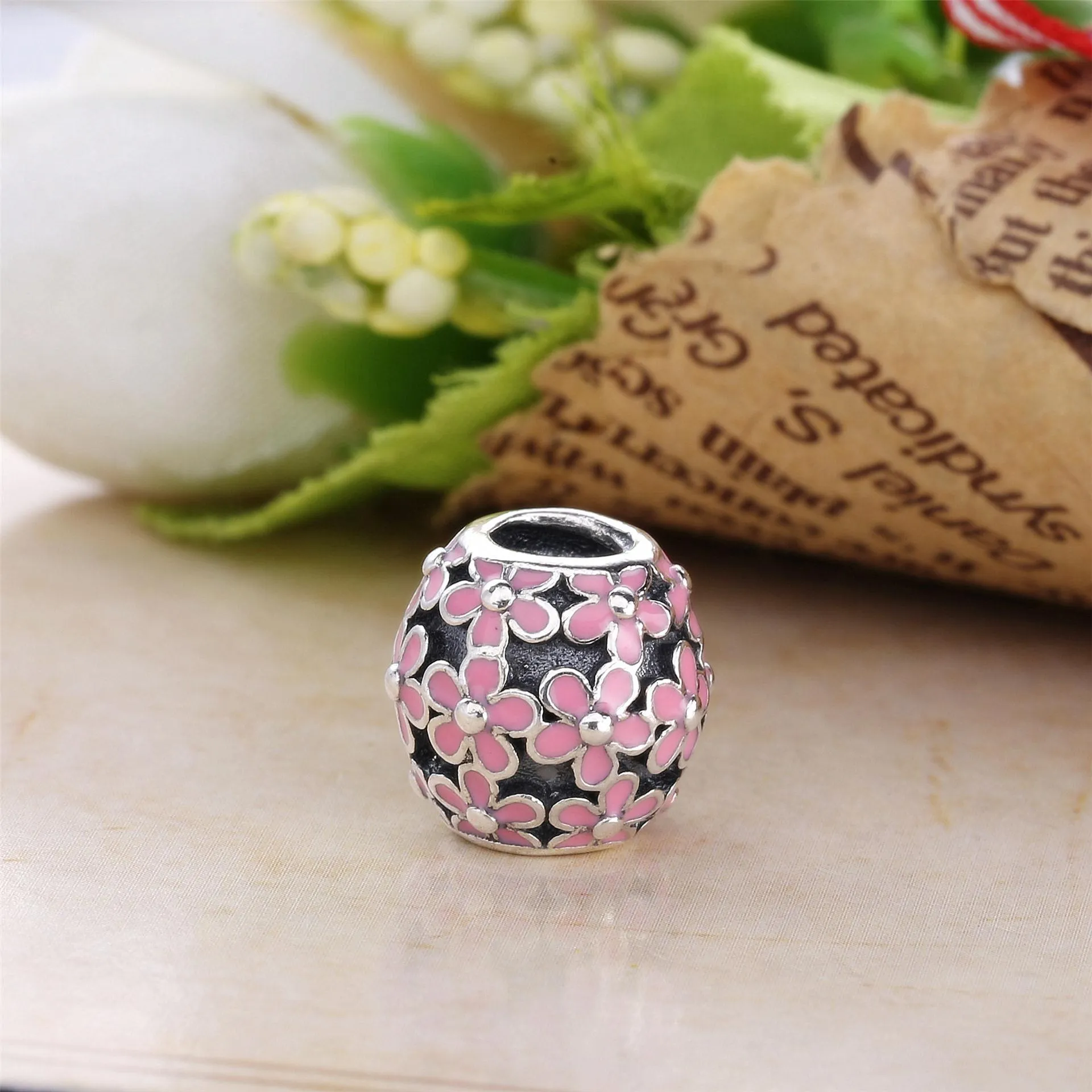 PANDORA Daisy Meadow Charm - 791494EN12B