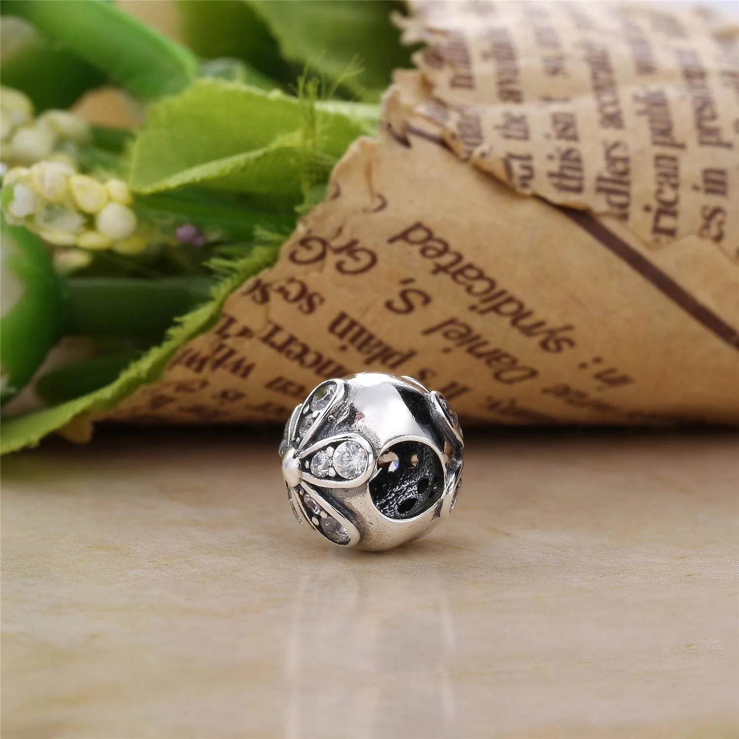 PANDORA Dazzling Daisies Clip Charm - 791493CZ