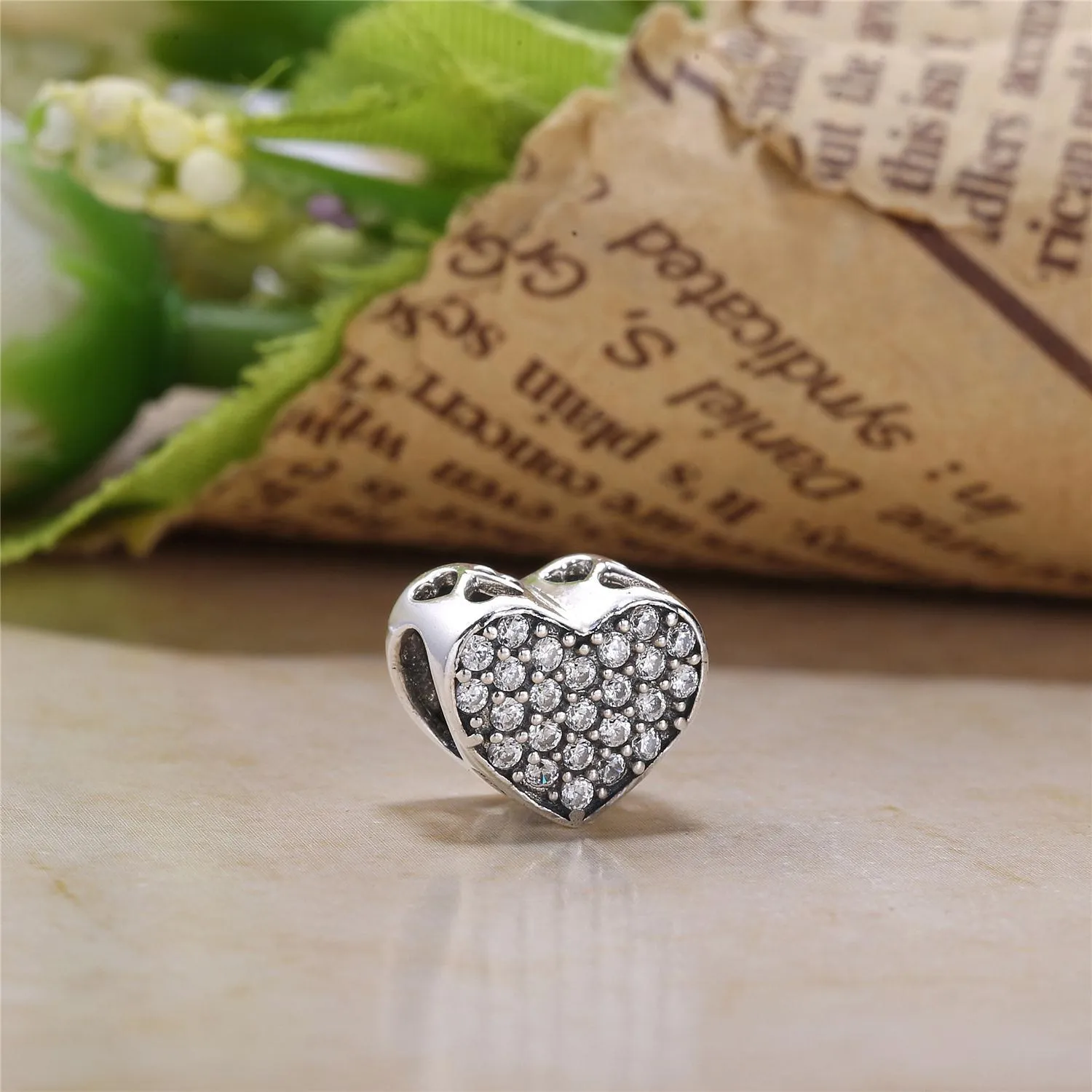 PANDORA Dazzling Heart Charm - PX0063-1