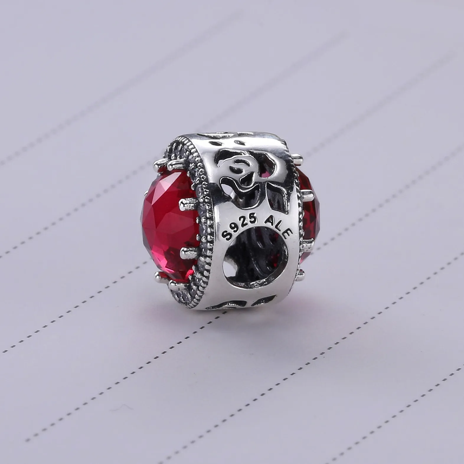 PANDORA Disney Belle's Radiant Rose Cerise Crystals Cu Charm - 792140ncc