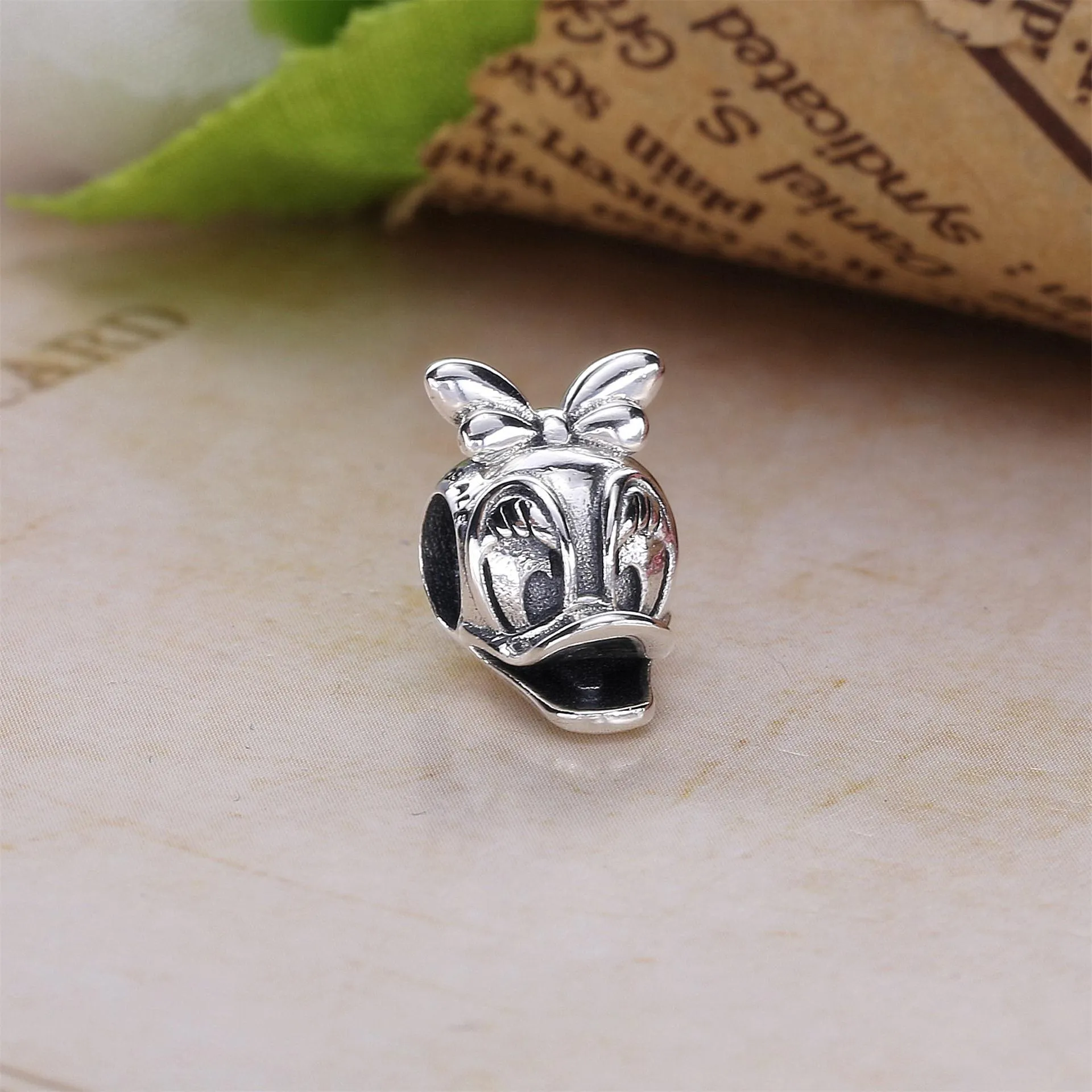 Pandora Disney, Daisy Duck Portrait Charm - 792137