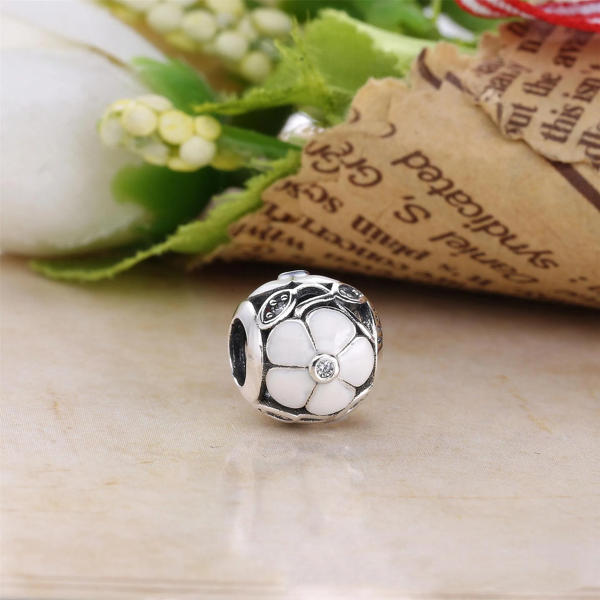 Pandora Floral silver charm with mother of pearl and clear cubic zirconia - 791894MOP