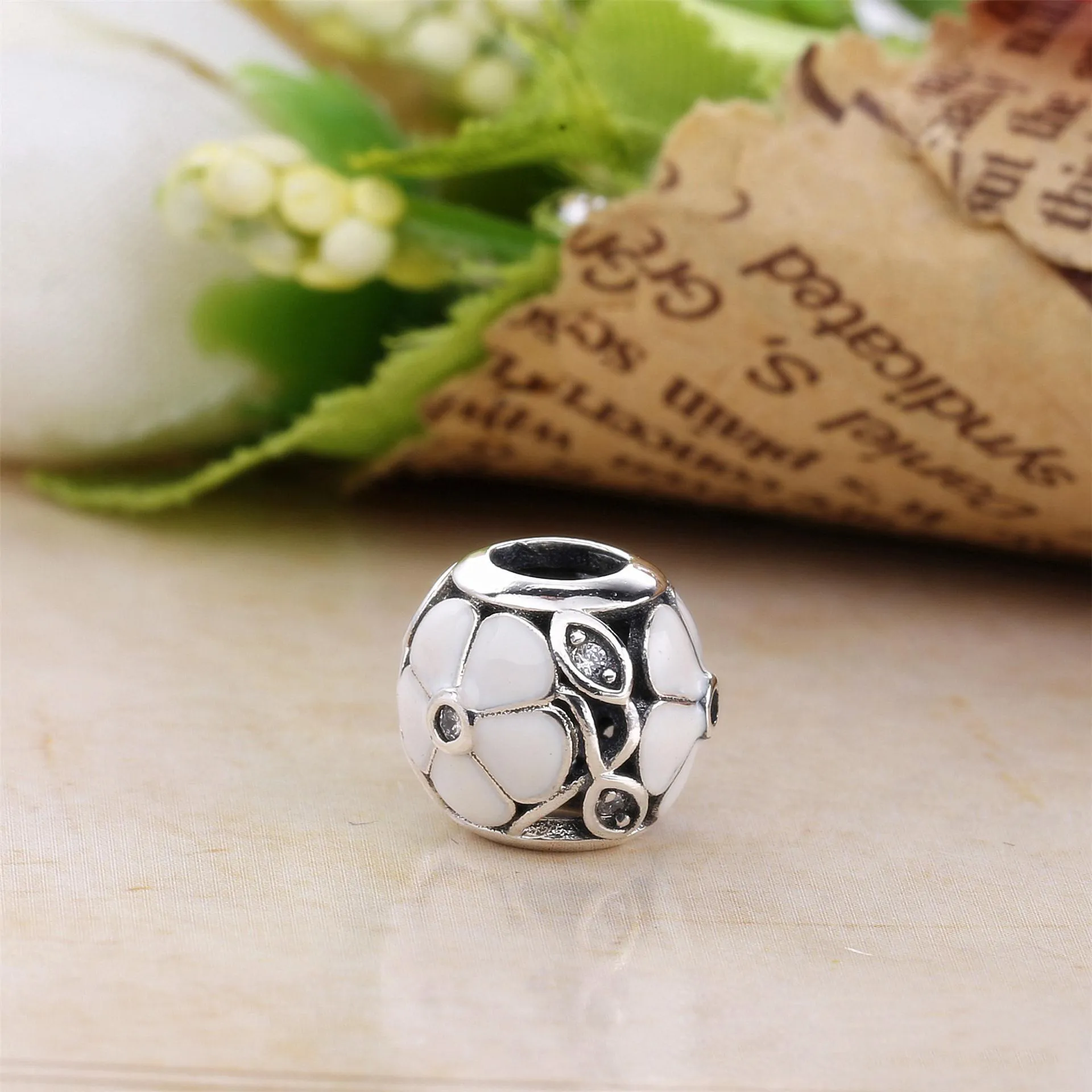 Pandora Floral silver charm with mother of pearl and clear cubic zirconia - 791894MOP