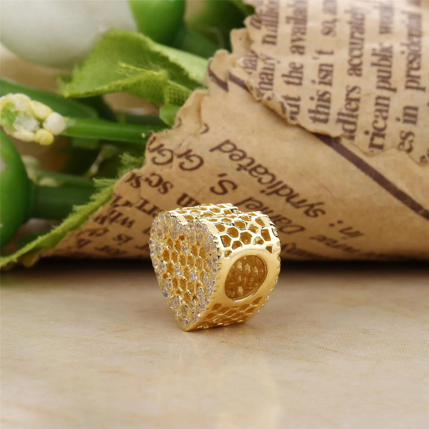 Pandora Honeycomb Lace Charm - 767039CZ