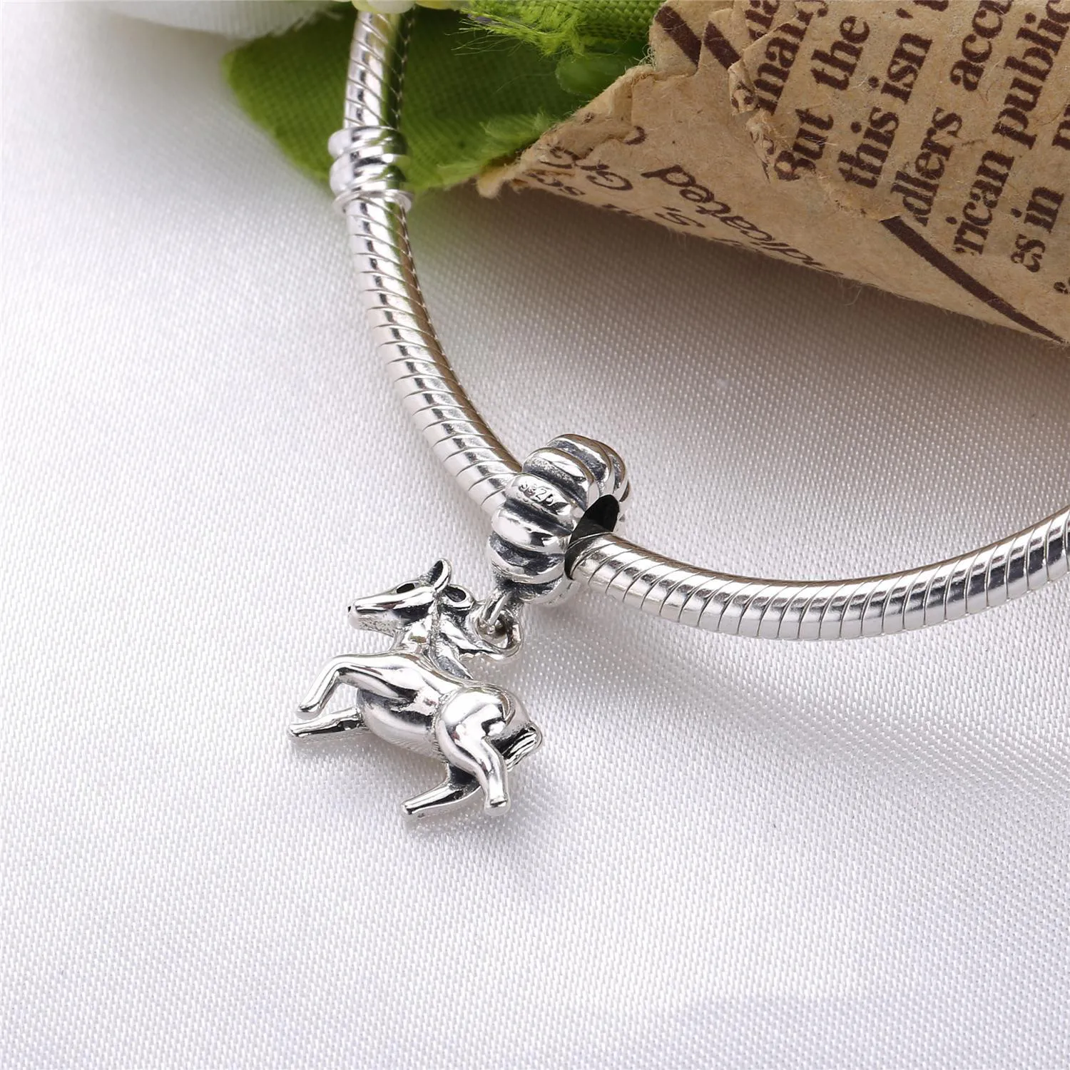 Pandora Kinesisk hest, hengende charm - 791099