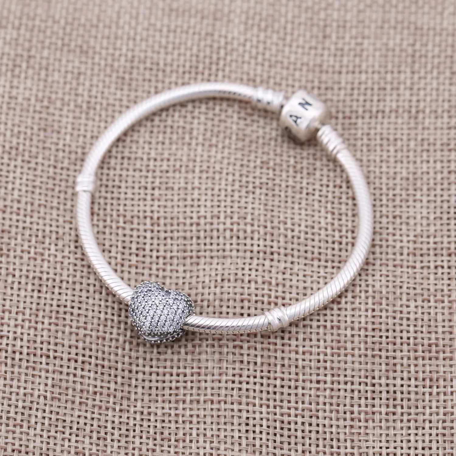 Pandora Pavéhjerte Klemmecharm - 791427CZ