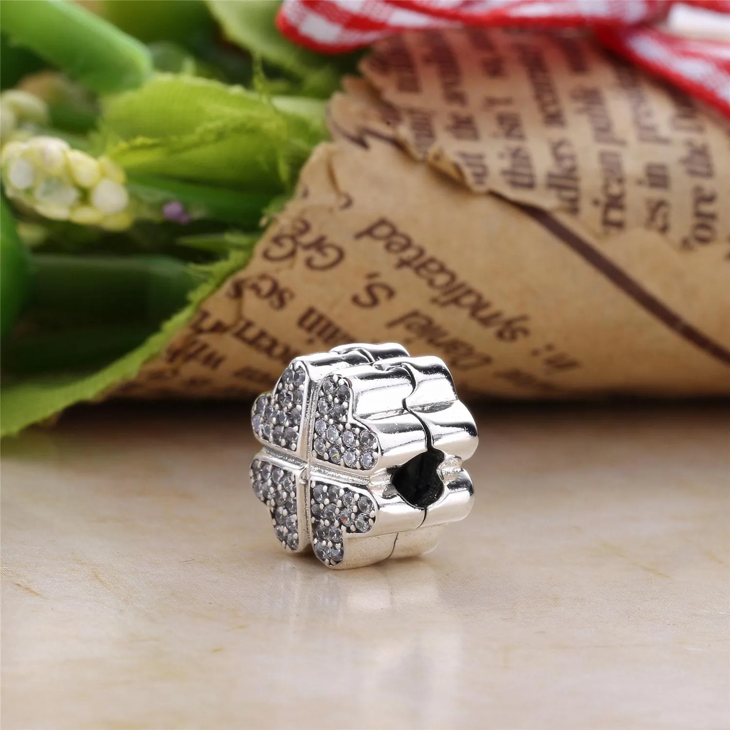 PANDORA Petals of Love Clip - 791805CZ