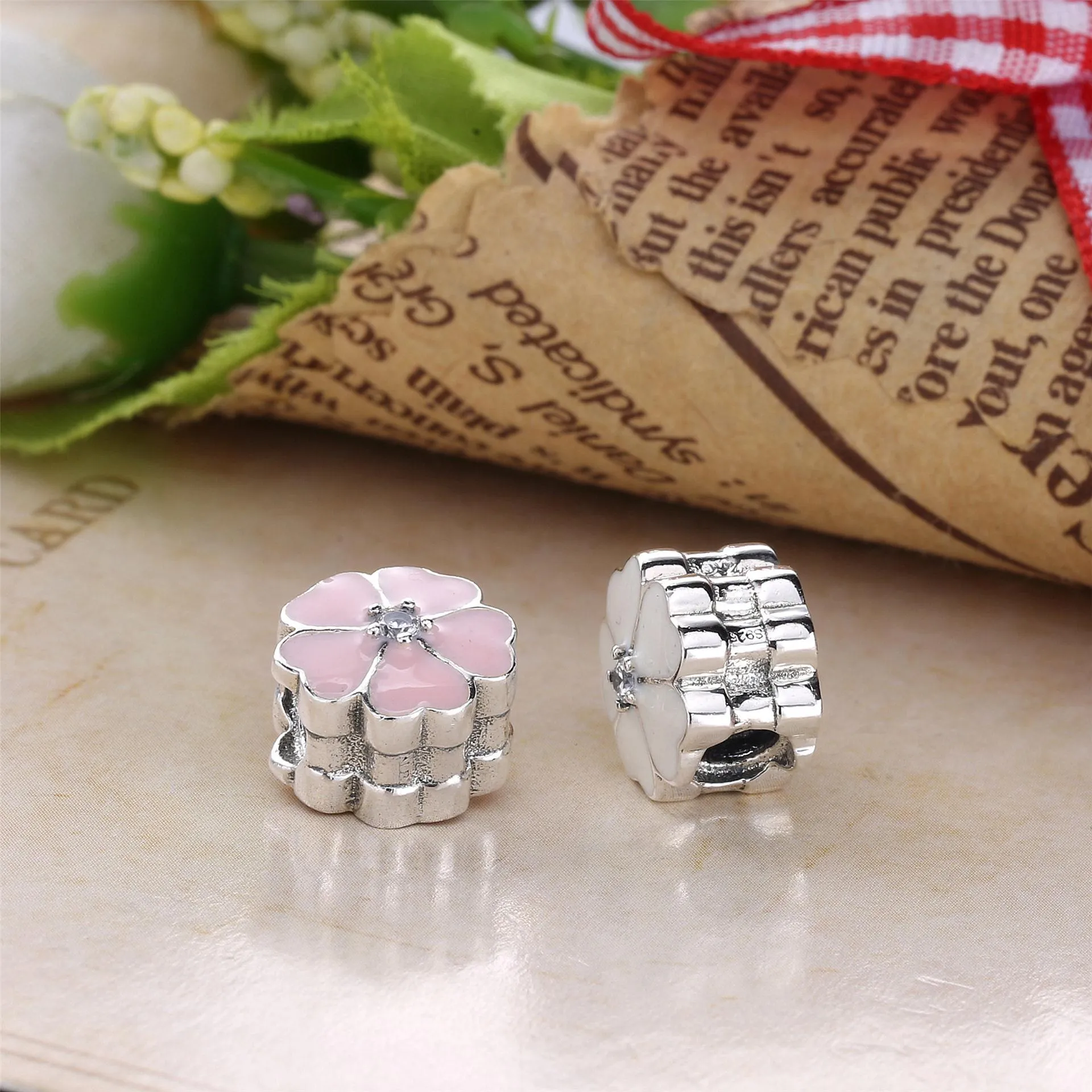 PANDORA Primrose Charm - 791822EN12A