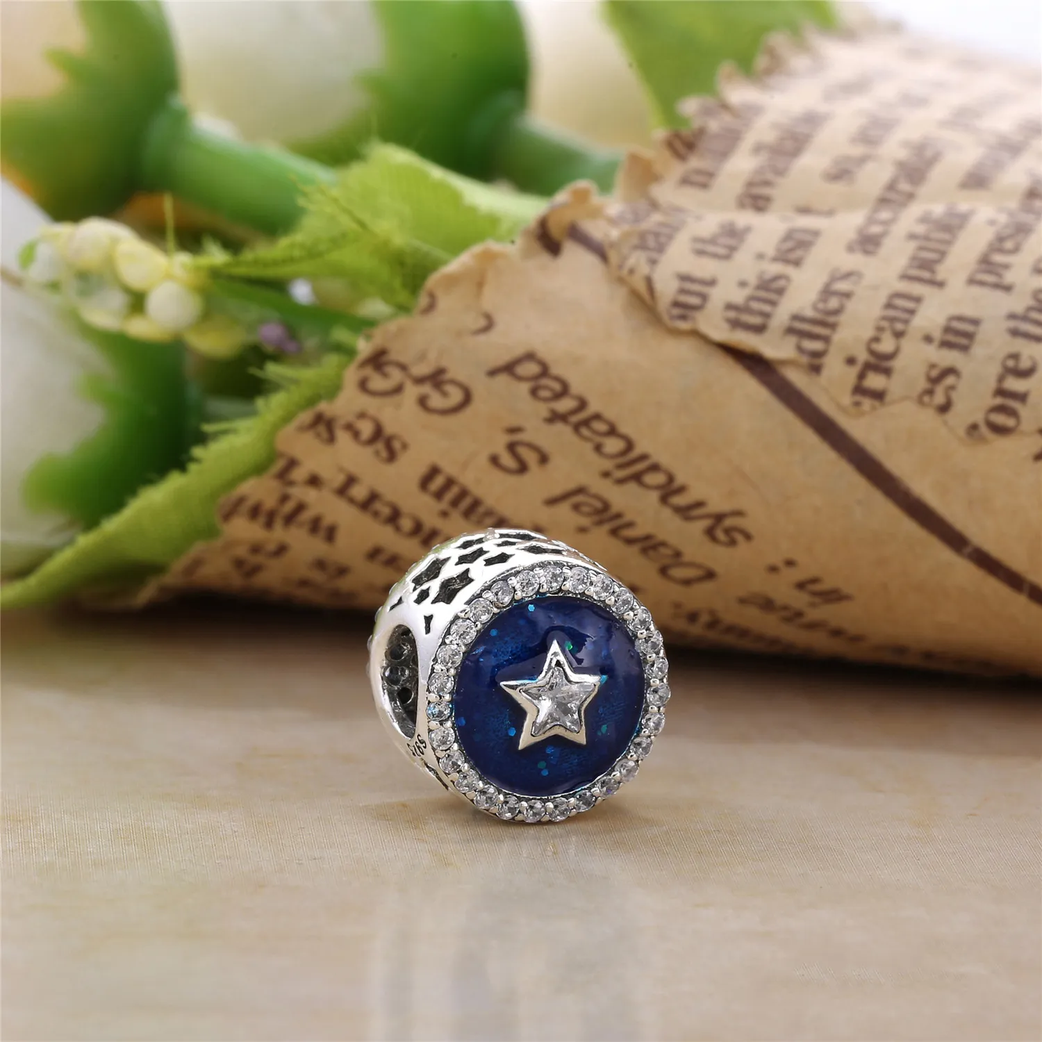 PANDORA Radiant Hearts Star Charm - sczsTJ5V