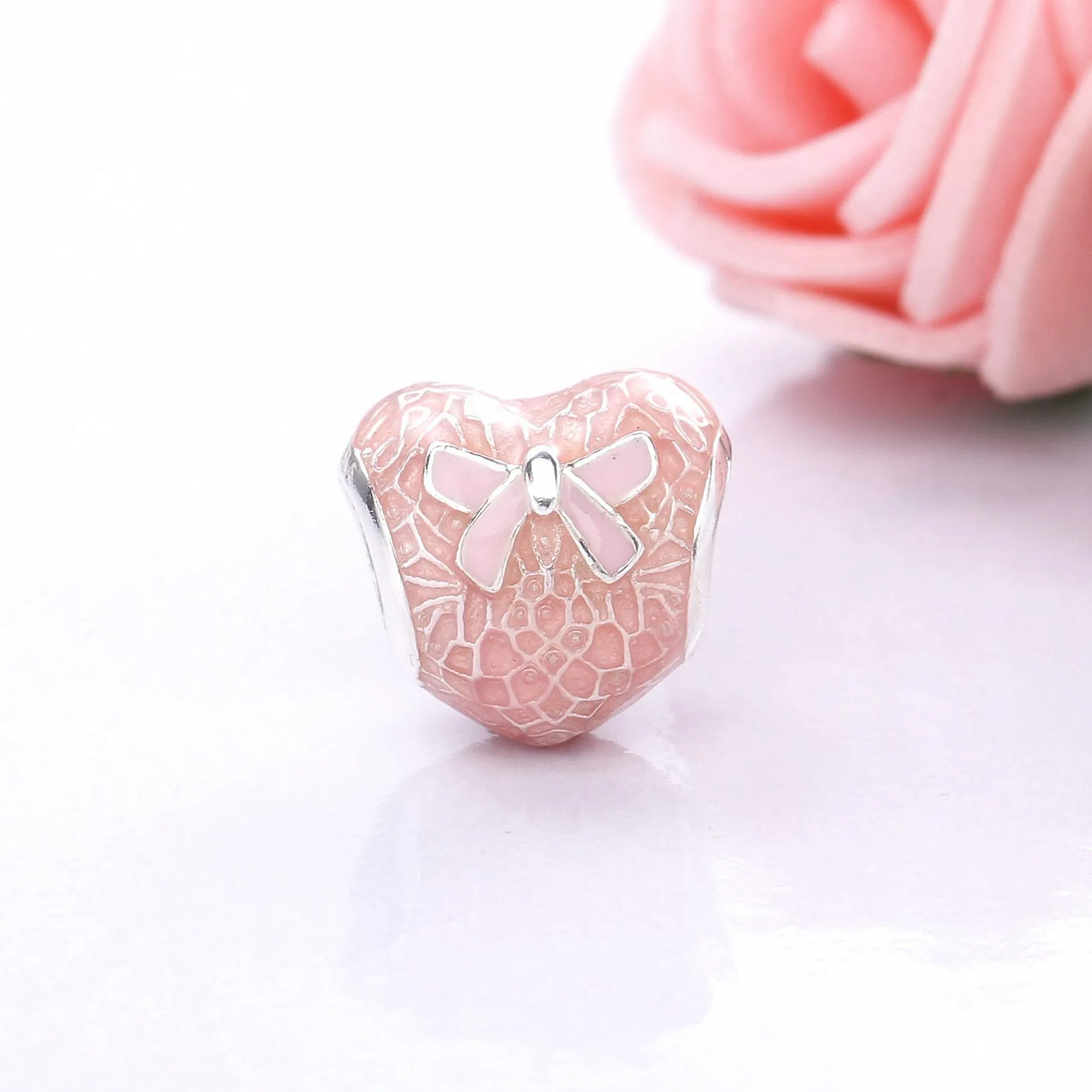 PANDORA Rosa sløyfe Blondehjertesjarme, Transparent Misty Rose Myk Rosa Emalje - 792044ENMX