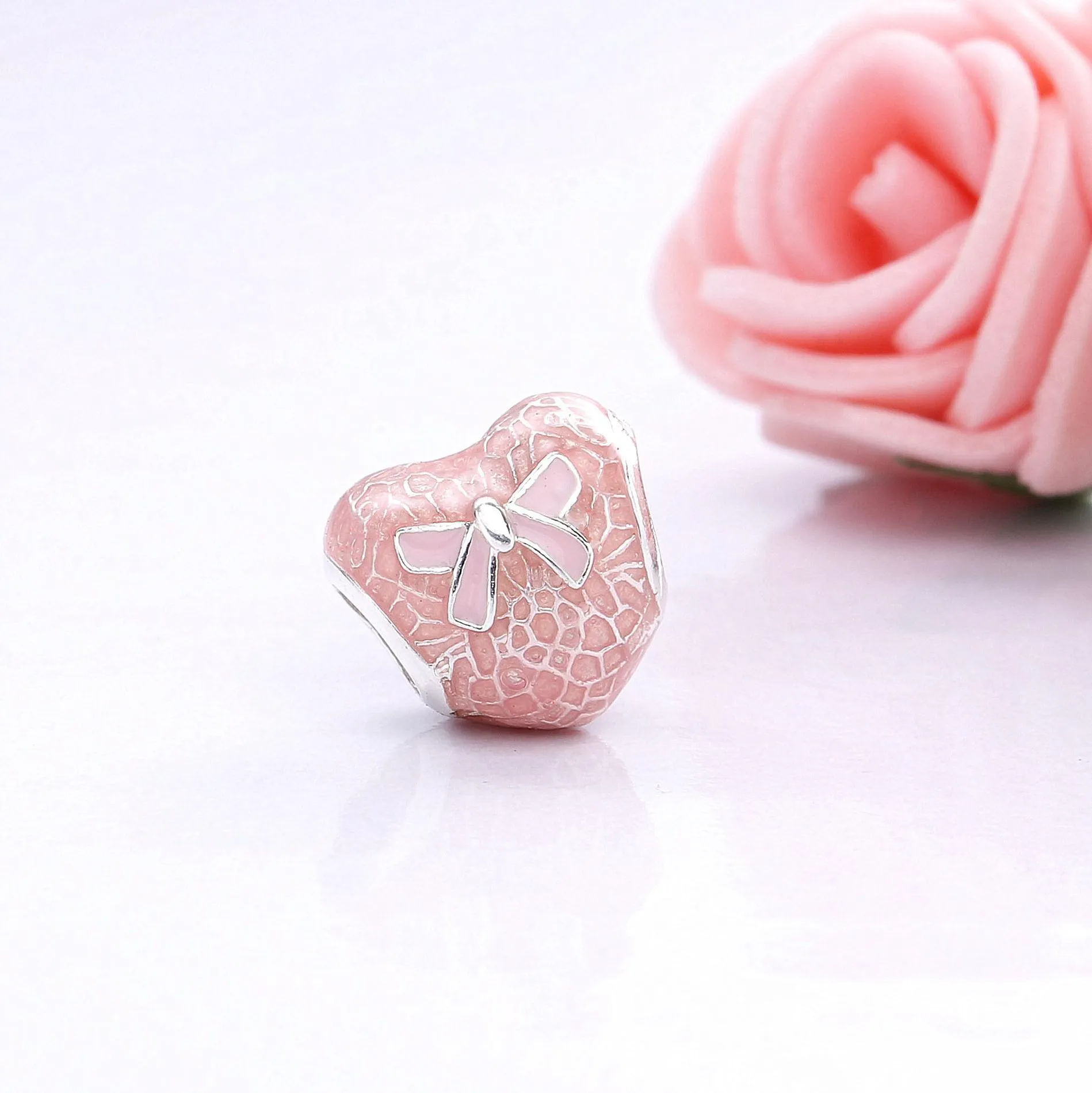 PANDORA Rosa sløyfe Blondehjertesjarme, Transparent Misty Rose Myk Rosa Emalje - 792044ENMX