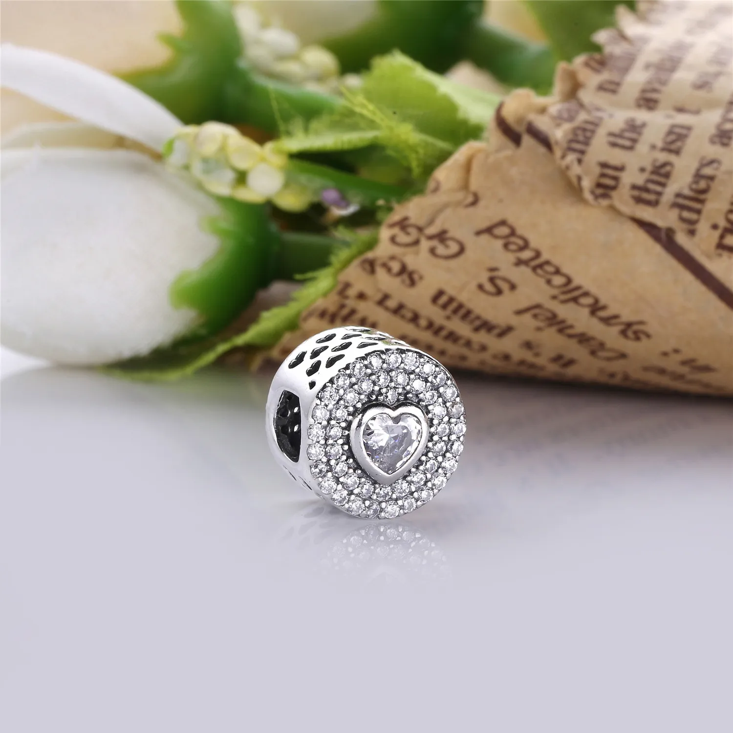 PANDORA Sparkling Heart Charm - PX00190-1