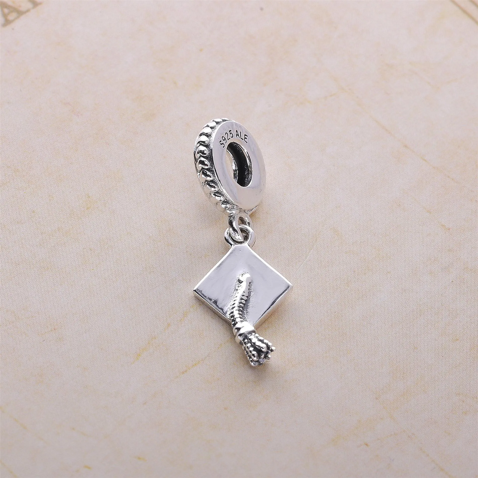 Pandora Studentlue Hengende Charm - 791892