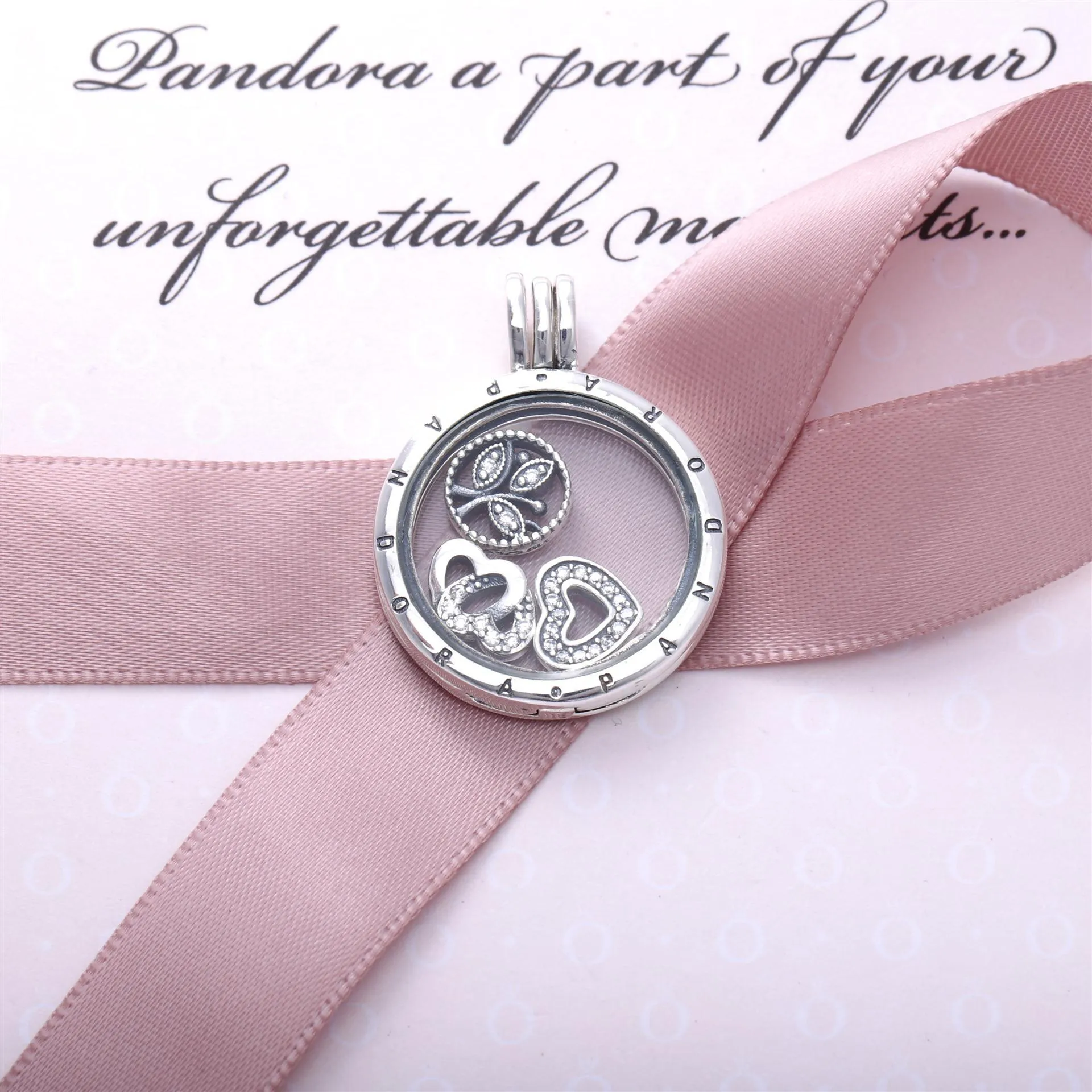 Stor PANDORA flytende medaljon og Love & Family Petites-kjede - R800064