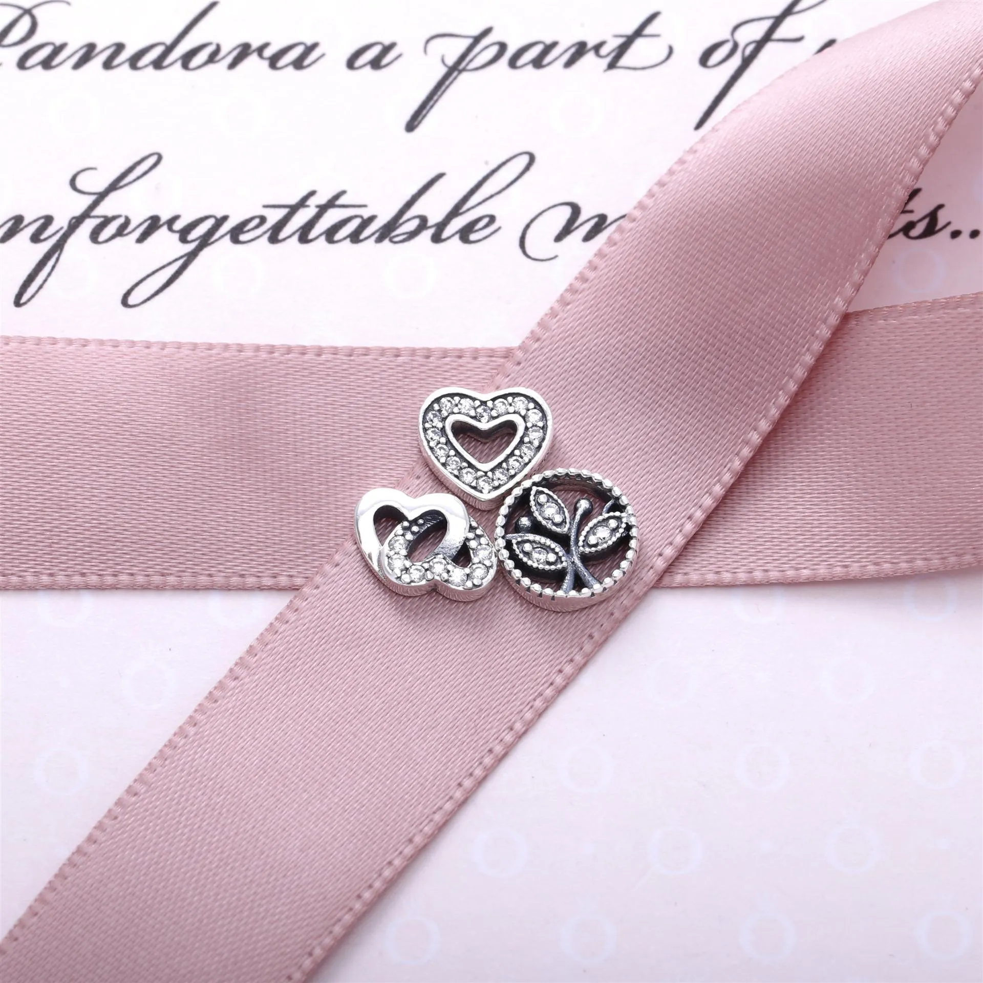 Stor PANDORA flytende medaljon og Love & Family Petites-kjede - R800064