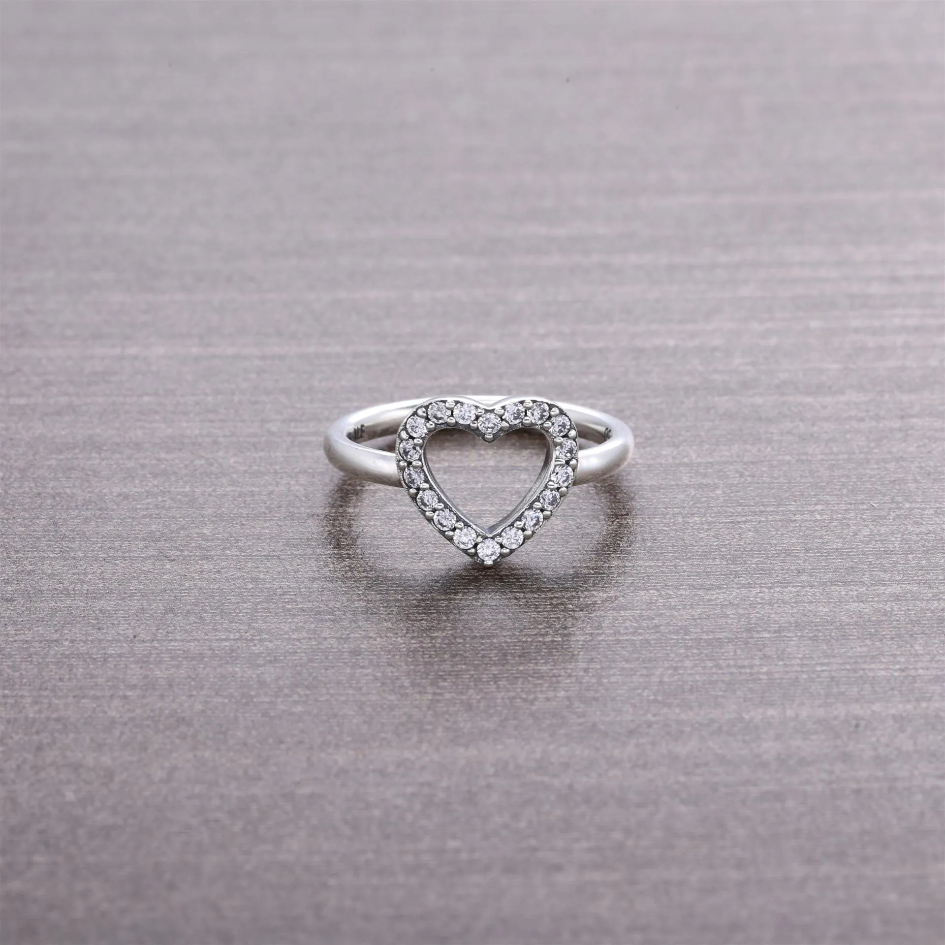 Pandora Captured Heart - 190861CZ