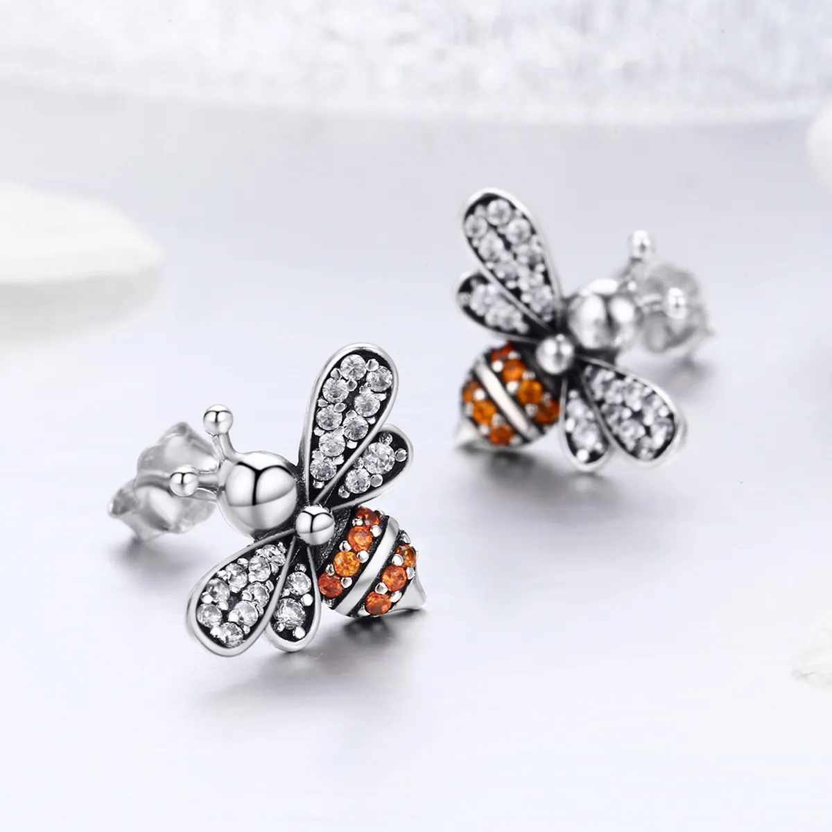 Pandora Style Silver Bee Story Stud øredobber - SCE344