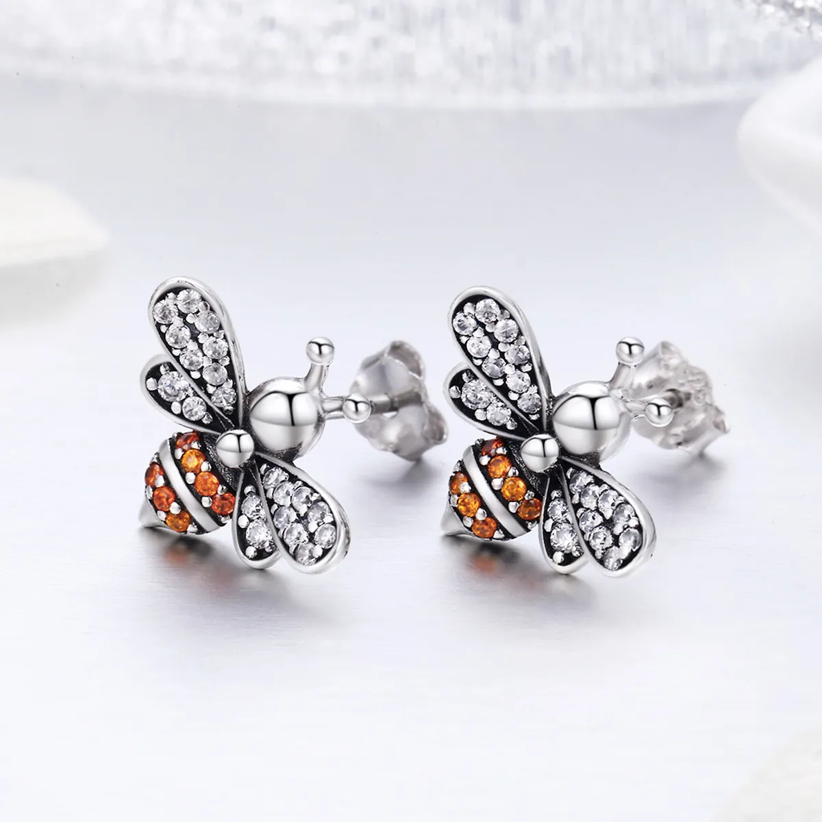 Pandora Style Silver Bee Story Stud øredobber - SCE344